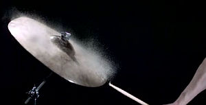 1000fps撮影　シンバルが歪む様子