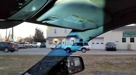 車の死角「Aピラー」に映像を投影して事故を減らす