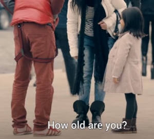 身なりが変わると大人の子供への扱いが激変する社会実験動画
