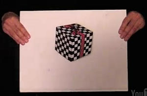 画用紙の中で浮かぶ直方体