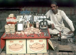 インドの路上歯科