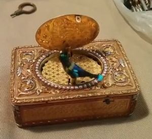 19世紀初頭の機械仕掛で鳥が鳴く玩具の音色がリアル