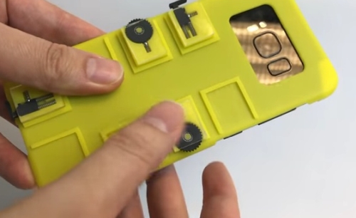 スマートフォンの入力を拡張する外部ボタン