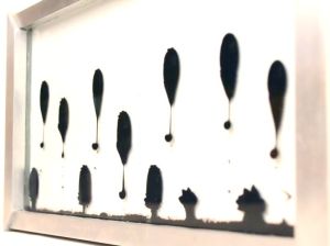 生物のようにうねうね動く磁性体時計