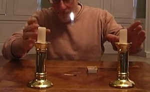 ロウソクの炎が浮遊する手品の種明かし