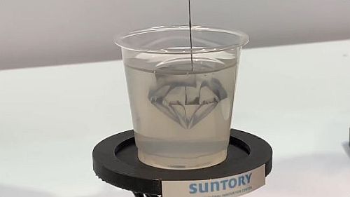 液体の中に立体を描くフードプリント