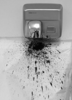 ハンドドライヤーは細菌を撒き散らすだけでした