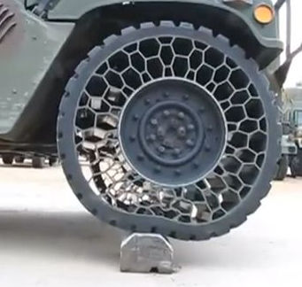 蜂の巣構造で空気の要らないタイヤ