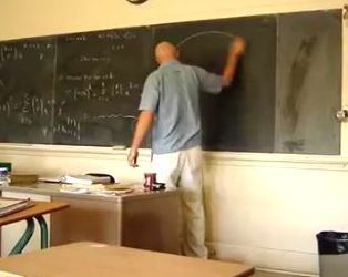 フリーハンドで黒板にほぼ完全に正円を描く方法