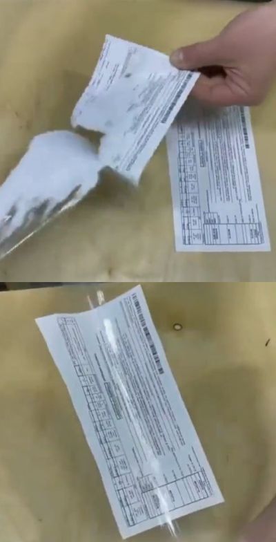 テープがついた紙を綺麗に剥がす