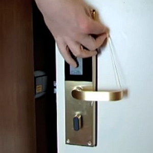 チェインロックは輪ゴムで簡単に解錠できる