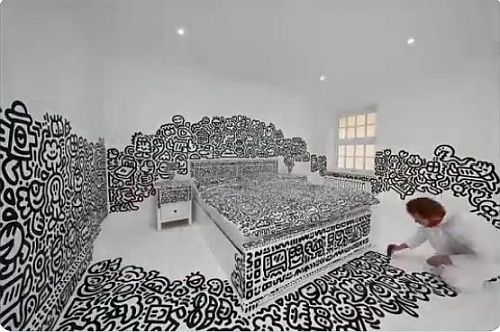 自宅を落書きしまくる夢を叶えた男