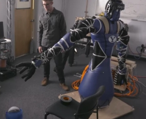 空気で膨らむロボット