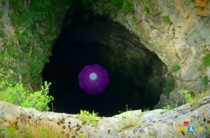クロアチアのシンクホール(マメット洞窟)に熱気球で降りてみた