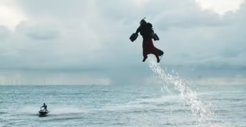 ジェットスーツで世界最速時速137キロを達成