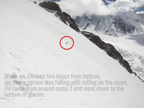 人が雪山を滑落すると転がる物体にしか見えない