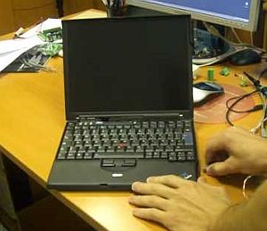 マザーボードを高電圧で破壊するUSBメモリ