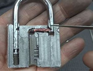 南京錠のロックピッキングをわかりやすく解説