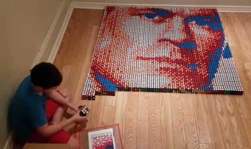 9歳の子がルービックキューブ750個で作ったモザイク画