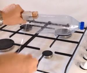 ペットボトルを細く切って紐のようにする道具