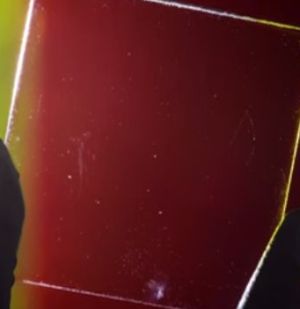 透明な太陽光発電パネルの解説動画