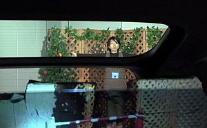 車の後部座席が透けて背後が見える技術