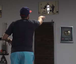 ペットボトルでトリックプレイをした動画